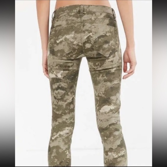 MOVING SALE | Urban Outfitters BDG Women’s Moto-Style Camo Pants, Size 32 - Picture 2 of 9
